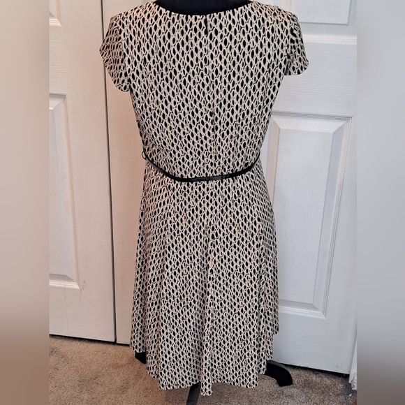Jessica Howard Women's Printed Dress. Size 14P - Picture 4 of 8